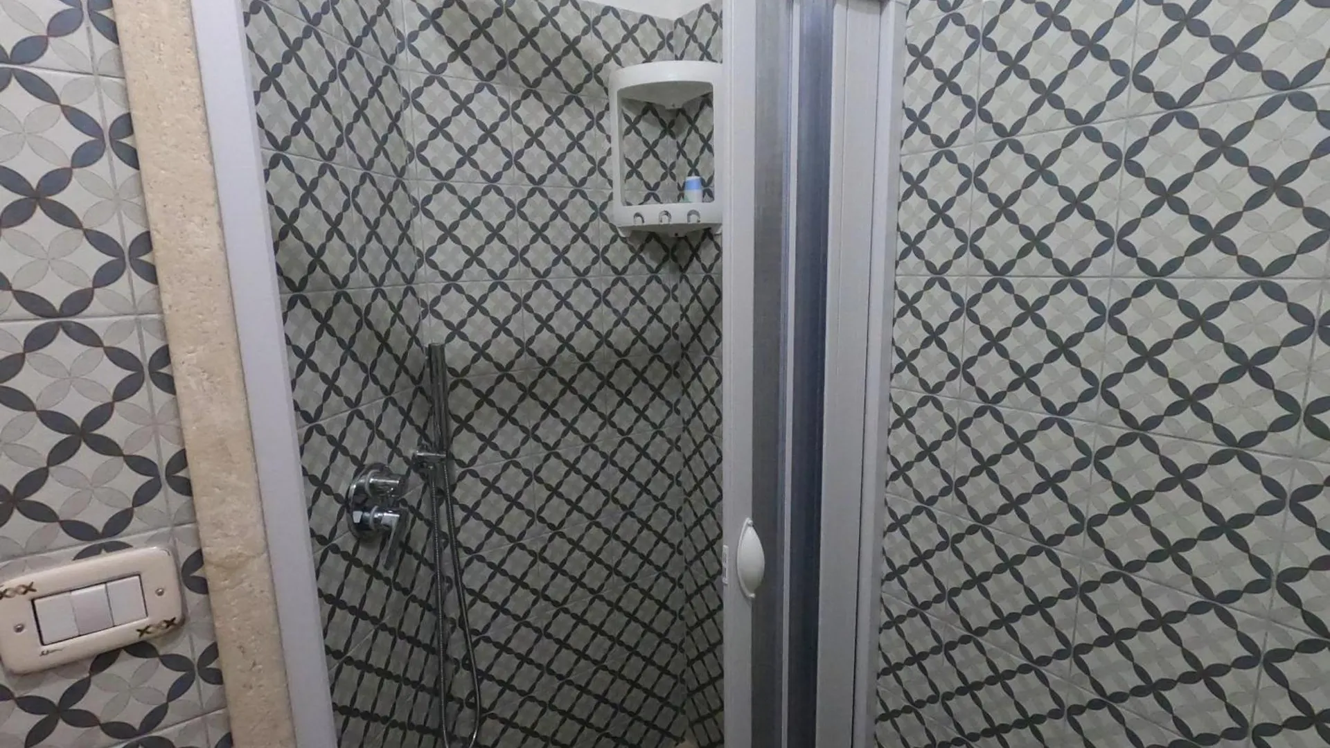 Apartment Dommu De Nannai Moro: Camera Con Bagno E Balcone Baunei